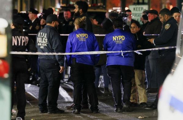 New York police ask public to help in search for subway shooter