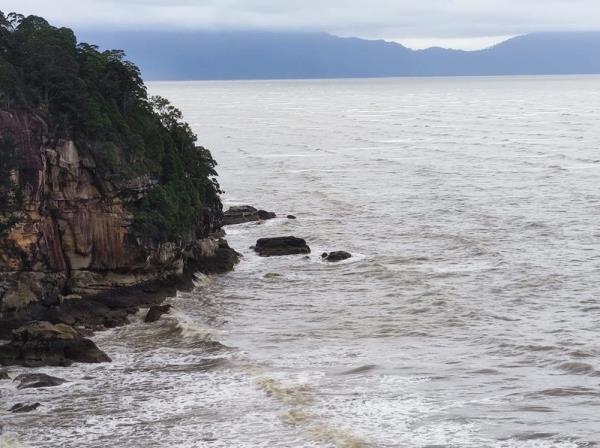 “它消失了，真的消失了”:沙捞越巴哥标志性的海蚀柱崩塌(视频)